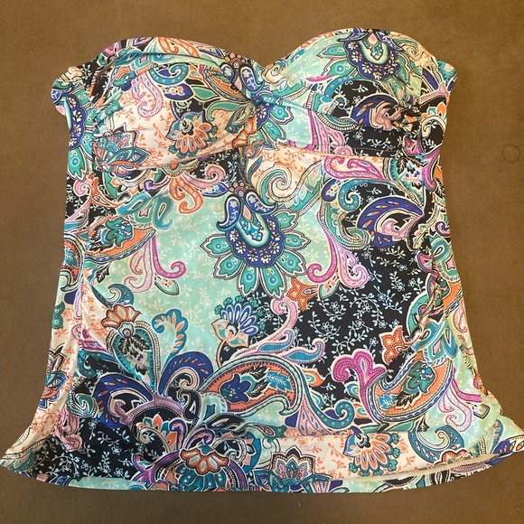 Excellent Condition 3 Tankini Tops. 1 M, 2 S, all fit the same. - Picture 5 of 5